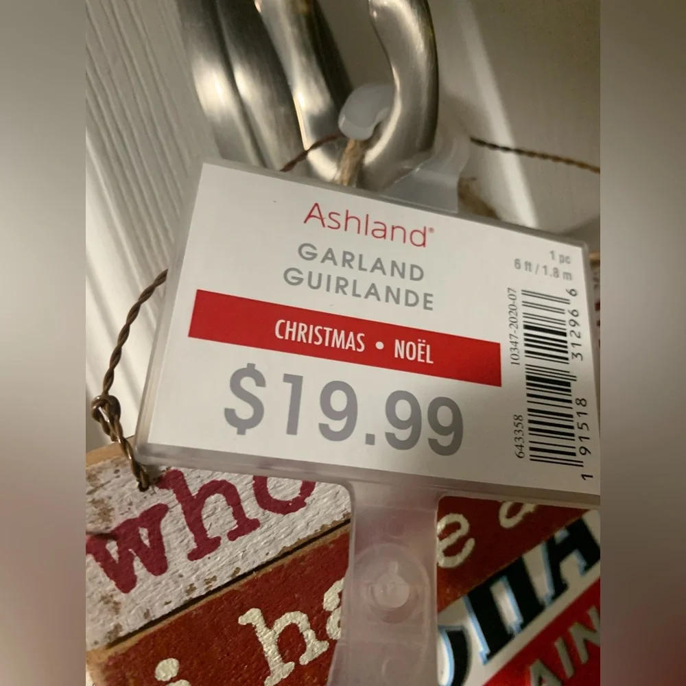Brand new set of three dog garland